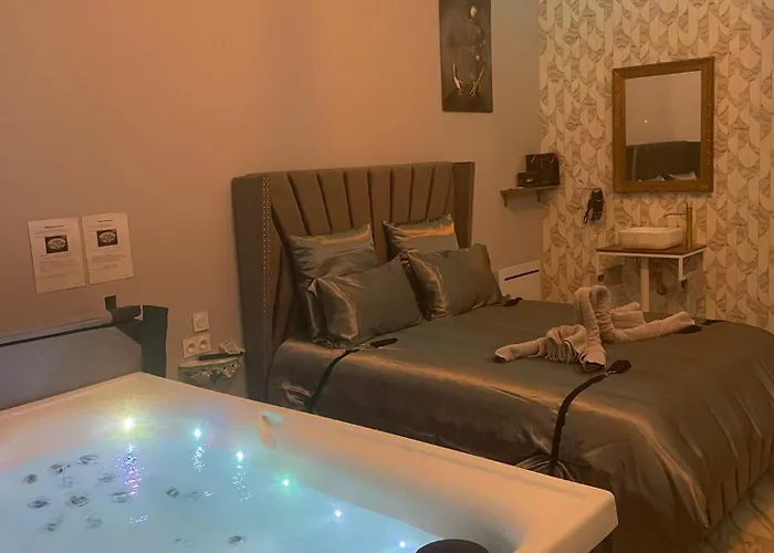 Desirs D'une Nuit - La Desiree מלון אהבה *